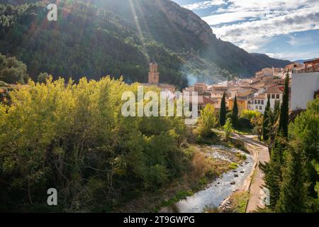 Malerischer Blick auf das Dorf Arnedillo in Spanien Stockfoto