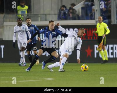 Bergamo, Italien. November 2023. Lobotka von Neapel während der italienischen Serie A, Fußballspiel zwischen Atalanta BC und SSC Napoli, am 25. November 2023 im Gewiss Stadium, Bergamo, Foto Nderim Kaceli Credit: Independent Photo Agency/Alamy Live News Stockfoto