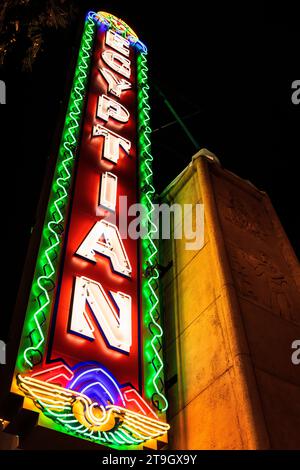 Hollywood, USA. November 2023. Das neu eröffnete ägyptische Theater in Hollywood. Das 1922 erbaute Kinohaus wurde historisch restauriert. Es kann nun Filme im 35-mm- und 70-mm-Format zusammen mit Nitratfilmen und neuen digitalen Formaten zeigen. Netflix und American Cinematheque werden im Kino Filmprogramme teilen. 21/2023 Hollywood, CA, USA. (Foto: Ted Soqui/SIPA USA) Credit: SIPA USA/Alamy Live News Stockfoto