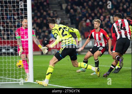 25. November 2023; Gtech Community Stadium, Brentford, London, England; Premier League Football, Brentford gegen Arsenal; Kai Havertz von Arsenal gewinnt den Hinterpfosten-Header und erzielt 0-1 in der 89. Minute Stockfoto