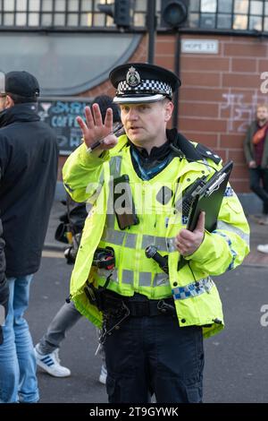 Glasgow, Schottland, Großbritannien. November 2023. Eine Demonstration in der Buchannan Gallery tritt in Glasgow auf, um die Unterstützung für Palästina zu zeigen und gegen den anhaltenden Krieg in Gaza zu protestieren. Quelle: R.Gass/Alamy Live News Stockfoto