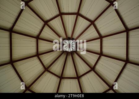 Dies ist das Dach des Pavillons im Cypress Bend Park in vielen Louisiana. Stockfoto