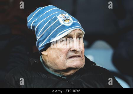 Huddersfield, Großbritannien. November 2023. Huddersfield Town Supporters während des Sky Bet Championship Matches Huddersfield Town gegen Southampton im John Smith's Stadium, Huddersfield, Großbritannien, 25. November 2023 (Foto: James Heaton/News Images) in Huddersfield, Großbritannien am 25. November 2023. (Foto: James Heaton/News Images/SIPA USA) Credit: SIPA USA/Alamy Live News Stockfoto