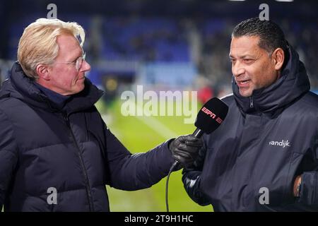 Zwolle, Niederlande. November 2023. ZWOLLE, NIEDERLANDE - 25. NOVEMBER: Trainer Henk Fraser vom RKC Waalwijk während des niederländischen Eredivisie-Spiels zwischen PEC Zwolle und RKC Waalwijk im MAC3PARK Stadion am 25. November 2023 in Zwolle, Niederlande. (Foto von Andre Weening/Orange Pictures) Credit: Orange Pics BV/Alamy Live News Stockfoto