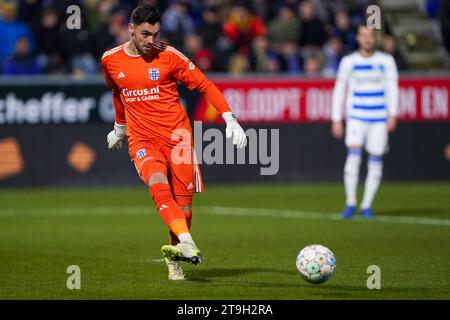 Zwolle, Niederlande. November 2023. ZWOLLE, NIEDERLANDE - 25. NOVEMBER: Torhüter Jasper Schendelaar von PEC Zwolle während des niederländischen Eredivisie-Spiels zwischen PEC Zwolle und RKC Waalwijk im MAC3PARK Stadion am 25. November 2023 in Zwolle, Niederlande. (Foto von Andre Weening/Orange Pictures) Credit: Orange Pics BV/Alamy Live News Stockfoto