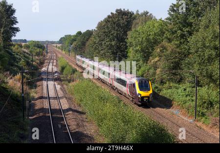 Arriva Crosscountry Züge der Baureihe 221 voyager Zug 221123 vorbei an Fitzwilliam, Yorkshire, Großbritannien Stockfoto