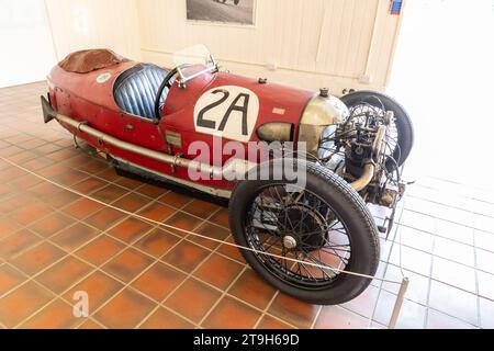 Clive Lones Morgan, Inhaber von 37 Weltrekorden und fuhr zwischen 1929 und 1935 auf der Brooklands-Strecke. Ausgestellt im Brooklands Museum, Weybridge, Surrey, Großbritannien Stockfoto