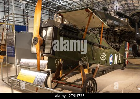 Nachbau des 1918 Royal Aircraft Factory SE5a Flugzeugs im Brooklands Museum, Weybridge, Surrey, Großbritannien Stockfoto