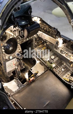 Das Cockpit von Hawker Siddeley Harrier ist im Brooklands Museum in Weybridge, Surrey, Großbritannien zu sehen Stockfoto