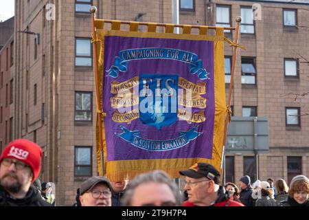 Glasgow, Schottland, Großbritannien. November 2023. Der Scottish Trades Union Congress, der jährliche Anti-Rassismus-Marsch am St. Andrew's Day in Glasgow. Der diesjährige Slogan „From Erskine to Elgin: The Far Right is not Welcome“ (von Erskine zu Elgin: Die extreme Rechte ist nicht willkommen) Credit: R.Gass/Alamy Live News Stockfoto