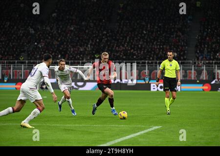 Tommaso Pobega vom AC Milan während des italienischen Fußballspiels der Serie A zwischen AC Milan und ACF Fiorentina am 25. November 2023 im Giuseppe Meazza San Siro Siro Stadion in Mailand. Foto: Tiziano Ballabio Stockfoto