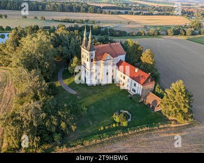 Telc ist eine Stadt in der südlichen Tschechischen Republik, bekannt für ihre italienische Renaissance-Architektur, einschließlich des Schlosses, ehemals eine gotische Burg, Aerial Stockfoto