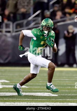 Autzen Stadium, Eugene, OR, USA. November 2023. Gary Bryant Jr. (2) während des NCAA-Fußballspiels zwischen den Oregon State Beavers und den University of Oregon Ducks im Autzen Stadium, Eugene, OR. Larry C. Lawson/CSM/Alamy Live News Stockfoto