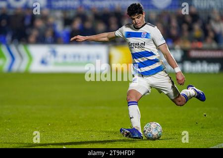 Zwolle, Niederlande. November 2023. ZWOLLE, NIEDERLANDE - 25. NOVEMBER: Anselmo Garcia MacNulty von PEC Zwolle während des niederländischen Eredivisie-Spiels zwischen PEC Zwolle und RKC Waalwijk im MAC3PARK Stadion am 25. November 2023 in Zwolle, Niederlande. (Foto von Andre Weening/Orange Pictures) Credit: Orange Pics BV/Alamy Live News Stockfoto