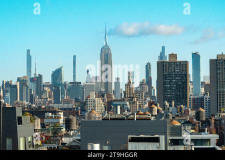 Blick nach Norden auf Midtown Manhattan von einem Dach in Chinatown, New York City Stockfoto