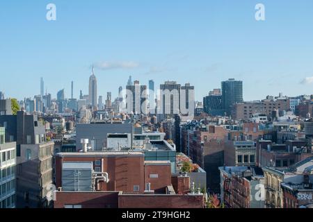 Blick nach Norden auf Midtown Manhattan von einem Dach in Chinatown, New York City Stockfoto