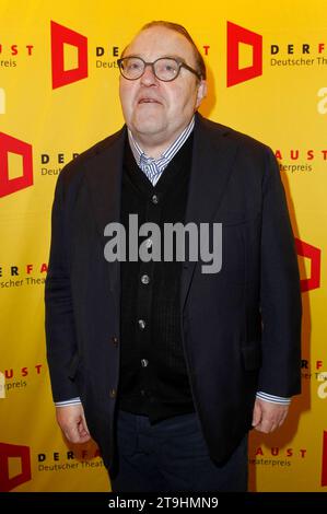 Gustav Peter Wöhler bei der Verleihung des 18. Deutscher Theaterpreis der Faust 2023 im Thalia Theater. Hamburg, 25.11.2023 *** Gustav Peter Wöhler bei der Verleihung des 18 Deutschen Theaterpreises der Faust 2023 am Thalia Theater Hamburg, 25 11 2023 Foto:xH.xHartmannx/xFuturexImagex faust 3139 Credit: Imago/Alamy Live News Stockfoto