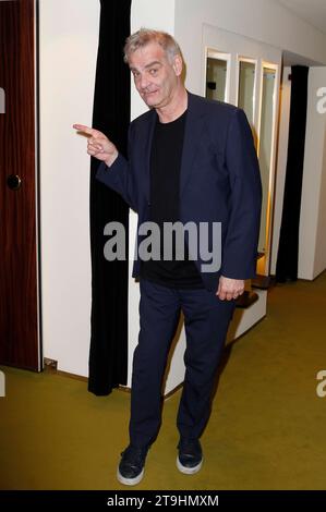 Heinrich Schafmeister bei der Verleihung des 18. Deutscher Theaterpreis der Faust 2023 im Thalia Theater. Hamburg, 25.11.2023 *** Heinrich Schafmeister bei der Verleihung des 18 Deutschen Theaterpreises Faust 2023 am Thalia Theater Hamburg, 25 11 2023 Foto:xH.xHartmannx/xFuturexImagex faust 3153 Credit: Imago/Alamy Live News Stockfoto