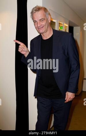 Heinrich Schafmeister bei der Verleihung des 18. Deutscher Theaterpreis der Faust 2023 im Thalia Theater. Hamburg, 25.11.2023 *** Heinrich Schafmeister bei der Verleihung des 18 Deutschen Theaterpreises Faust 2023 am Thalia Theater Hamburg, 25 11 2023 Foto:xH.xHartmannx/xFuturexImagex faust 3155 Credit: Imago/Alamy Live News Stockfoto