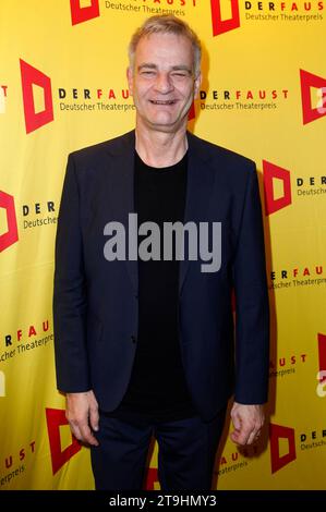 Heinrich Schafmeister bei der Verleihung des 18. Deutscher Theaterpreis der Faust 2023 im Thalia Theater. Hamburg, 25.11.2023 *** Heinrich Schafmeister bei der Verleihung des 18 Deutschen Theaterpreises Faust 2023 am Thalia Theater Hamburg, 25 11 2023 Foto:xH.xHartmannx/xFuturexImagex faust 3157 Credit: Imago/Alamy Live News Stockfoto