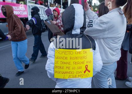 Rom, Italien. November 2023. Demonstration, die vom Verein Non Una Di Meno in Rom anlässlich des Welttages gegen Gewalt gegen Frauen organisiert wurde (Foto: © Matteo Nardone/Pacific Press via ZUMA Press Wire), NUR REDAKTIONELLE VERWENDUNG! Nicht für kommerzielle ZWECKE! Stockfoto