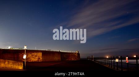 Hartlepool, Großbritannien. November 2023. Der klare Sternenhimmel führte heute Abend zu einer atemberaubenden Aussicht auf das Headland, Hartlepool an der Nordostküste. Quelle: Teesside Snapper/Alamy Live News. Stockfoto