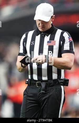 Las Vegas, NV, USA. November 2023. Schiedsrichter Nolan Dumas auf dem Feld während der zweiten Hälfte des College-Fußballspiels mit den San Jose State Spartans und den UNLV Rebels im Allegiant Stadium in Las Vegas, NV. Christopher Trim/CSM/Alamy Live News Stockfoto