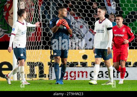 Enschede, Niederlande. November 2023. ENSCHEDE, NIEDERLANDE - 25. NOVEMBER: Torhüter Walter Benitez von PSV während des niederländischen Eredivisie-Spiels zwischen FC Twente und PSV am 25. November 2023 in de Grolsch Veste in Enschede, Niederlande (Foto: Joris Verwijst/Orange Pictures) Credit: Orange Pics BV/Alamy Live News Stockfoto