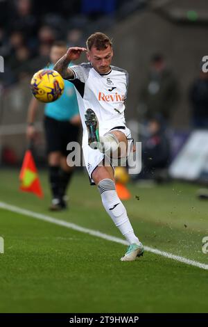 Swansea, Großbritannien. November 2023. Josh Tymon von Swansea City in Aktion. EFL Skybet Championship Match, Swansea City gegen Hull City im Stadion Swansea.com in Swansea, Wales am Samstag, den 25. November 2023. Dieses Bild darf nur für redaktionelle Zwecke verwendet werden. Nur redaktionelle Verwendung, Bild von Andrew Orchard/Andrew Orchard Sportfotografie/Alamy Live News Credit: Andrew Orchard Sportfotografie/Alamy Live News Stockfoto