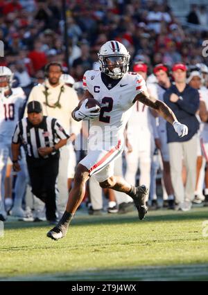 Tempe, Arizona, USA. November 2023. Wide Receiver Jacob Cowing (2) der Arizona Wildcats während des NCAA-Fußballspiels zwischen der University of Arizona und der Arizona State University im Mountain America Stadium in Tempe, Arizona. Michael Cazares/CSM/Alamy Live News Stockfoto