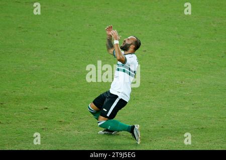 Rio de Janeiro, Brasilien. November 2023. Jese Rodriguez von Coritiba beklagt sich nach dem Spiel zwischen Fluminense und Coritiba für die brasilianische Serie A 2023 im Maracana-Stadion in Rio de Janeiro am 25. November. Foto: Satiro Sodre/DiaEsportivo/Alamy Live News Credit: DiaEsportivo/Alamy Live News Stockfoto