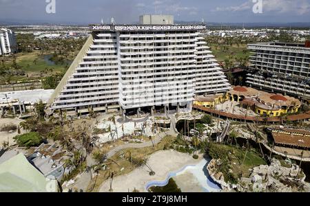 Hotel Princess, Diamanté Gegend, Acapulco. Guerrero, Mexiko, einen Monat nachdem er am 26. Oktober 2023 vom Hurrikan Otis der Kategorie 5 getroffen wurde Stockfoto