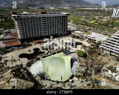 Hotel Princess, Diamanté Gegend, Acapulco. Guerrero, Mexiko, einen Monat nachdem er am 26. Oktober 2023 vom Hurrikan Otis der Kategorie 5 getroffen wurde Stockfoto