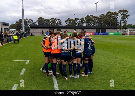 Bundoora, Australien. 26. November 2023. Last-Minute-Team-Meeting für Melbourne Victory. Quelle: James Forrester/Alamy Live News Stockfoto