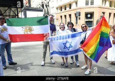 Sydney, Australien. November 2023. Pro-israelische Demonstranten schließen sich in Martin Place zusammen, um das Bewusstsein zu schärfen und sich solidarisch für die sichere Rückkehr der Geiseln und den Kampf gegen den Antisemitismus einzusetzen. Richard Milnes/Alamy Live News Stockfoto