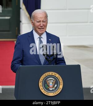 WASHINGTON, D.C., USA - 20. NOVEMBER 2023: Präsident Joe Biden begnadigt das National Thanksgiving Turkey. Stockfoto