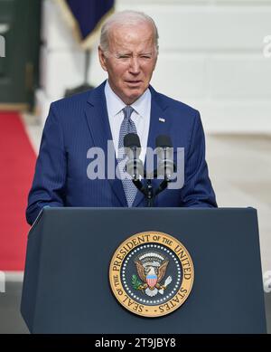 WASHINGTON, D.C., USA - 20. NOVEMBER 2023: Präsident Joe Biden begnadigt das National Thanksgiving Turkey. Stockfoto