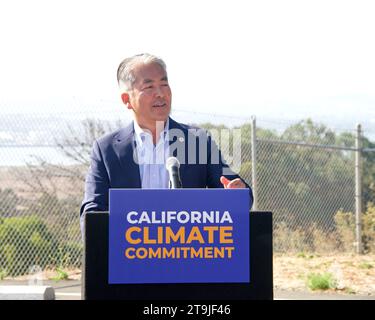 Vallejo, KALIFORNIEN – 16. September 2022: Kalifornisches Mitglied Al Maratsuchi, das auf der Pressekonferenz von Gouverneur Newsom zur Klimaverpflichtung spricht. Stockfoto