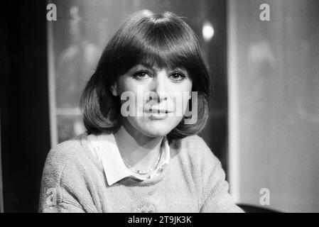 Heidelinde Weis Schauspielerin 02/85 haef Heidelinde Weis im Februar 1985 in heut Abend ARD TV Fernsehen Talkshow Talkshow Talkshow Österreich Österreicherin österreichisch österreichische Deutschland deutsch deutsche Frau Schauspiel Bühne Theater Film Fernsehen TV österreichische Schauspielerin quer Porträt neutral SW *** Heidelinde Weis Schauspielerin 02 85 haf Heidelinde Weis im Februar 1985 im heutigen Abend ARD TV Fernsehen Talkshow Talk Show Österreich Österreicherin österreichisch österreichische Deutschland deutsch deutsche Frau Schauspiel Bühne Theater Film Fernsehen TV österreichische Schauspielerin quer Porträt n Stockfoto