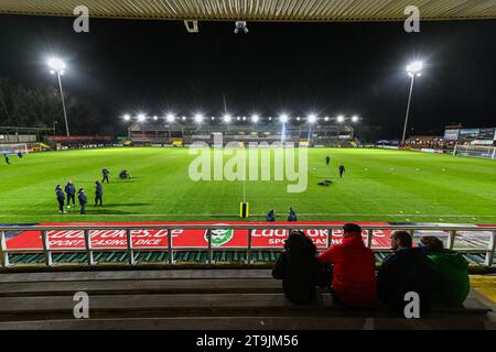 Boussu, Belgien. November 2023. Waring-up Deinze wurde vor einem Fußballspiel zwischen Royal Francs Borains und KMSK Deinze am 13. Spieltag der Challenger Pro League 2023-2024 am Samstag, den 25. November 2023 in Boussu, Belgien, gezeigt. Quelle: Sportpix/Alamy Live News Stockfoto