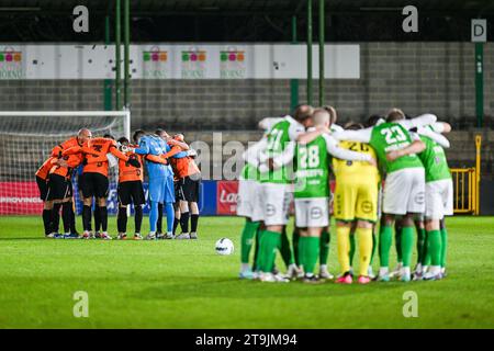 Boussu, Belgien. November 2023. Das Team Deinze wurde vor einem Fußballspiel zwischen Royal Francs Borains und KMSK Deinze am 13. Spieltag der Challenger Pro League 2023-2024 am Samstag, den 25. November 2023 in Boussu, Belgien, vorgestellt. Quelle: Sportpix/Alamy Live News Stockfoto