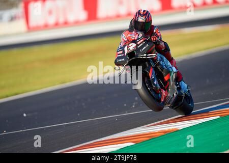 Maverick Vinales aus Spanien und Aprilia Racing Rides während der Trainingseinheit des MotoGP Gran Premio Motul de la Comunitat Valenciana im november Stockfoto