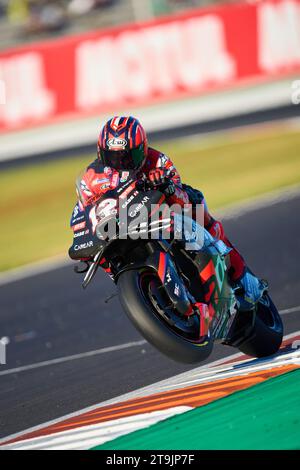 Maverick Vinales aus Spanien und Aprilia Racing Rides während der Trainingseinheit des MotoGP Gran Premio Motul de la Comunitat Valenciana im november Stockfoto