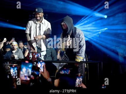 50 Cent und Jeremih, die auf der FLIPPER's ROLLER BOOGIE PALACE london Afterparty zum ersten Geburtstag am 11. november 2023 vortraten Stockfoto