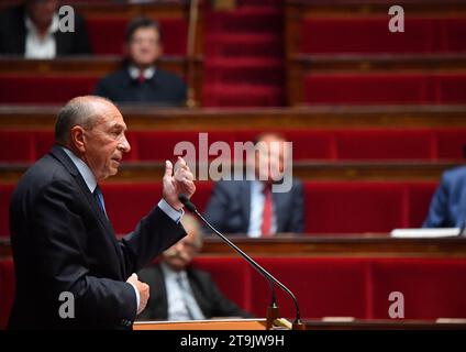 Paris, Frankreich. September 2017. Der französische Innenminister Gerard Collomb nahm an der Sondersitzung der Nationalversammlung Teil, bei der am 25. September 2017 in Paris über das Antiterrorgesetz debattiert wurde. Foto: Christian Liewig/ABACAPRESS.COM Credit: Abaca Press/Alamy Live News Stockfoto