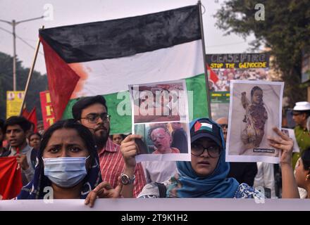 Pro-Palästina-Protest in Kalkutta 23. November 2023, Kalkutta, Indien: Indische Bürger nehmen an einer Demonstration Teil, um ihre Solidarität mit dem palästinensischen Volk zu demonstrieren und die Beendigung des Krieges zu fordern. Kalkutta Indien Copyright: XSaikatxPaulxxxEyepixGroupx Credit: Imago/Alamy Live News Stockfoto