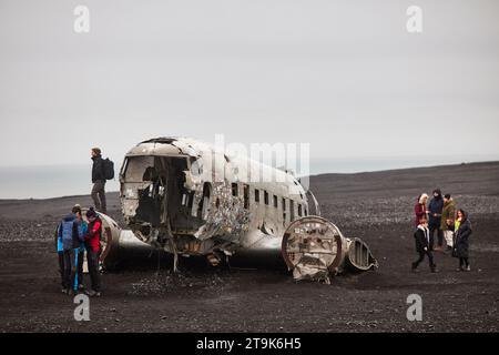 Island Solheimasandur Flugzeugwrack stürzte DC-3 Flugzeug am Strand ab Stockfoto