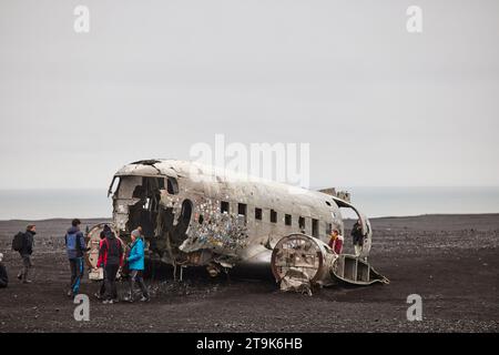 Island Solheimasandur Flugzeugwrack stürzte DC-3 Flugzeug am Strand ab Stockfoto