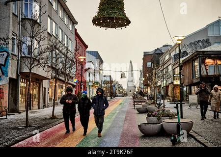 Isländische Hauptstadt Reykjavík Raindow Street Stockfoto