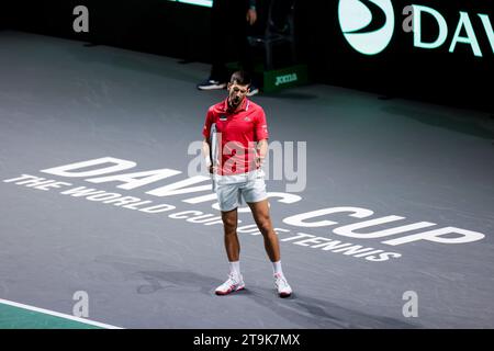 Malaga, Spanien. November 2023. MALAGA, SPANIEN - 25. NOVEMBER: Novak Djokovic von Serbien während des Semiinalspiels zwischen Novak Djokovic von Serbien und Jannik Sinner von Italien beim Davis Cup bei Martin Carpena am 25. November 2023 in Malaga, Spanien. (Kreditbild: © Jose Luis Contreras/DAX via ZUMA Press Wire) NUR REDAKTIONELLE VERWENDUNG! Nicht für kommerzielle ZWECKE! Stockfoto